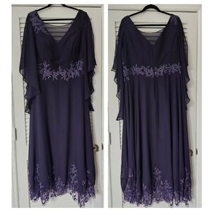 Elegant Purple Chiffon Evening Gown with Lace Appliqué
